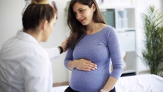 Doctor with pregnant patient