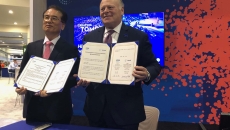 Hal Wolf, president and CEO, HIMSS, and Geun Chan Lim, CEO of Korea Health Information Service.